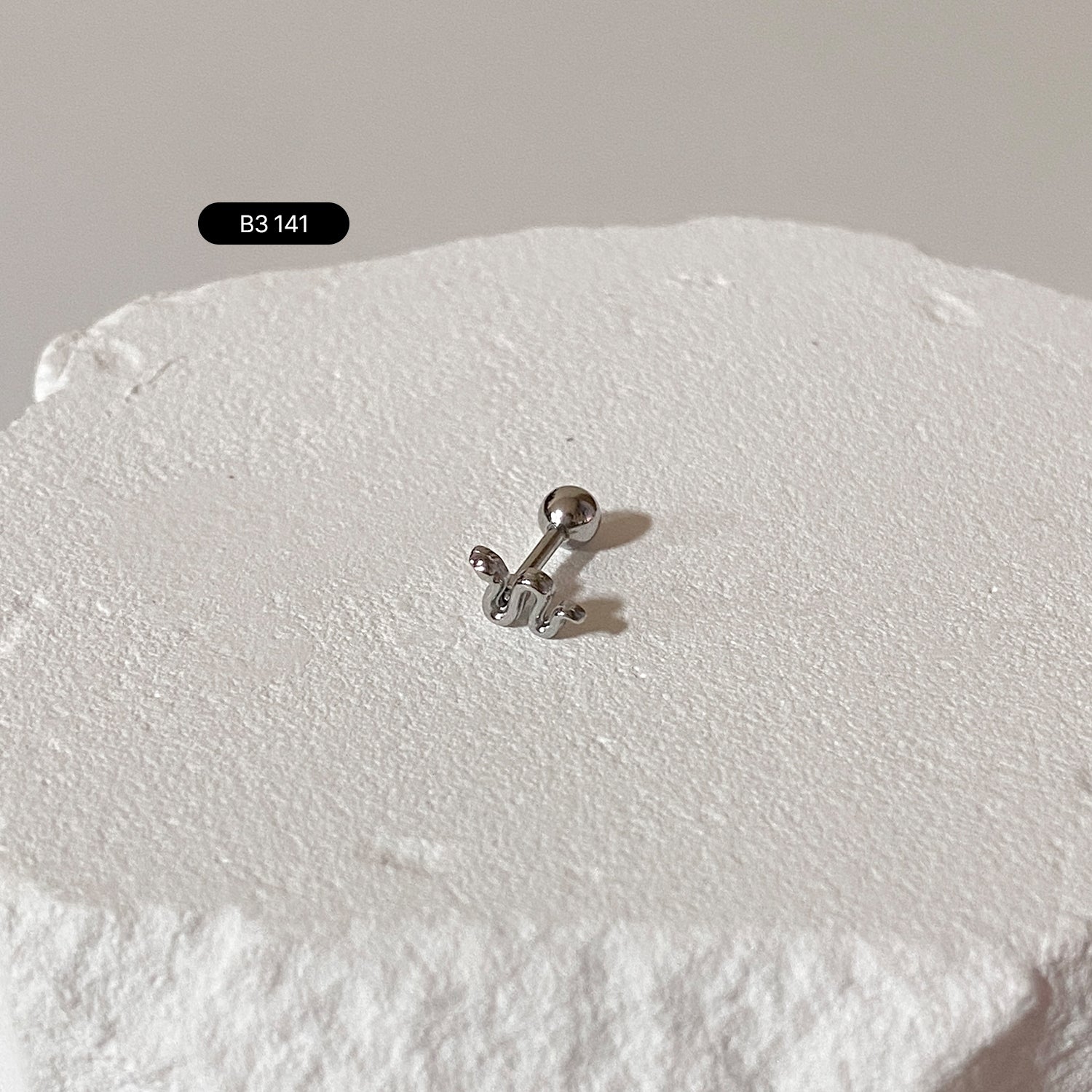 B3 141 ミニスネークヘビピアス