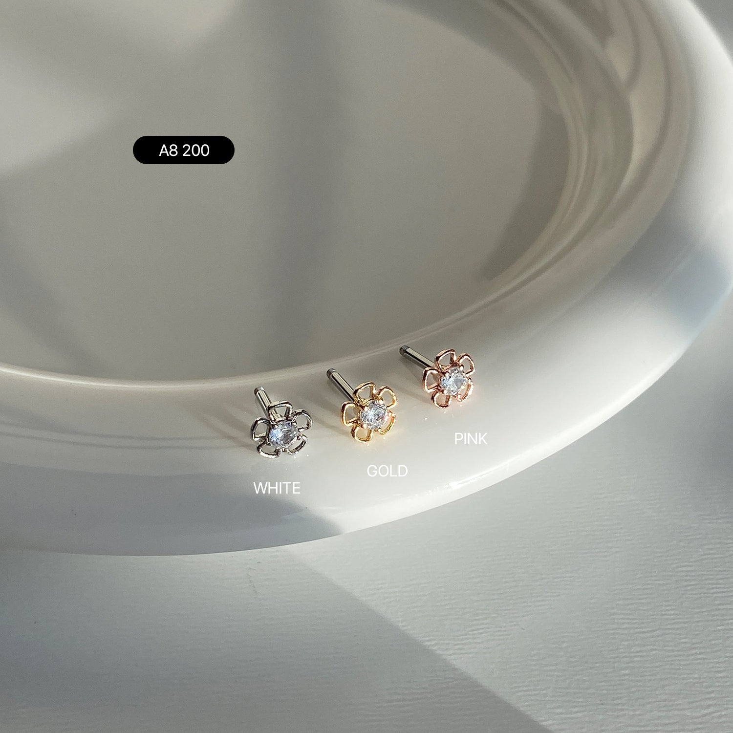 A8 200 フラワーキュービックポイントピアス