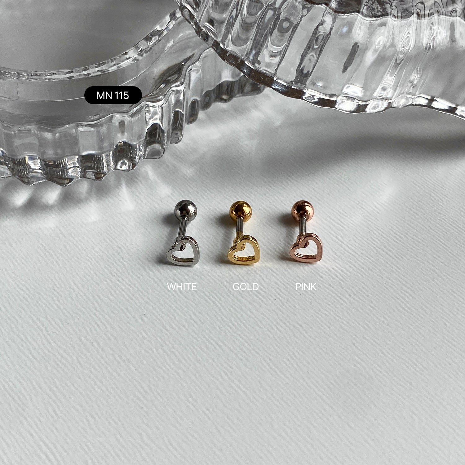 MN 115 シンプルホワイトハートピアス