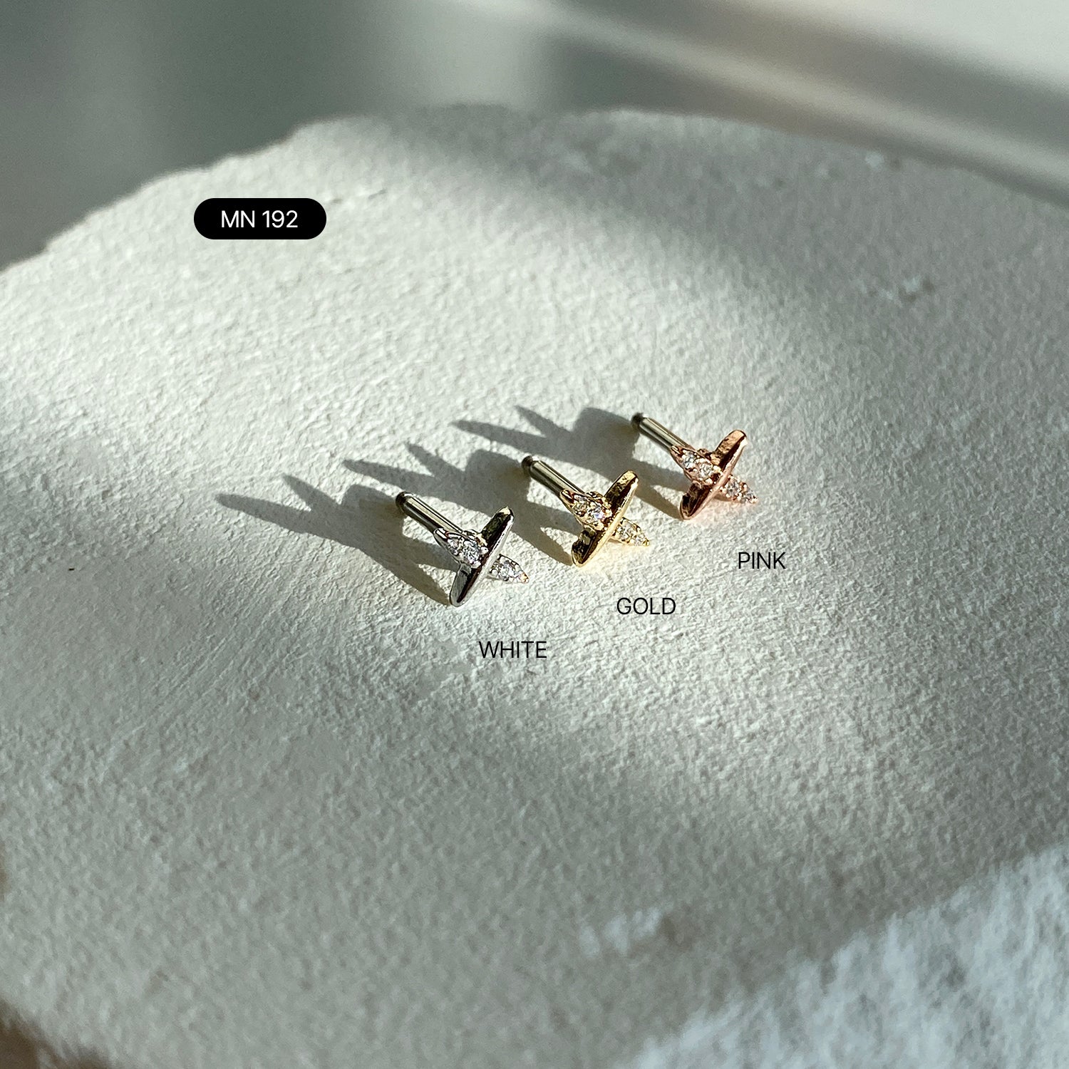 MN 192 ハーフキュービックXピアス