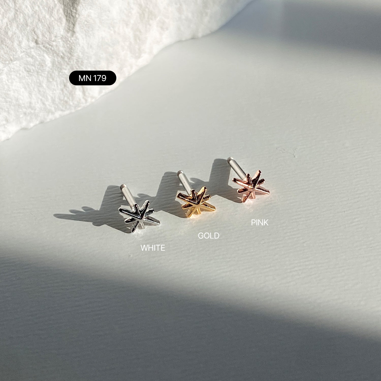 MN 179 スパークルピアス