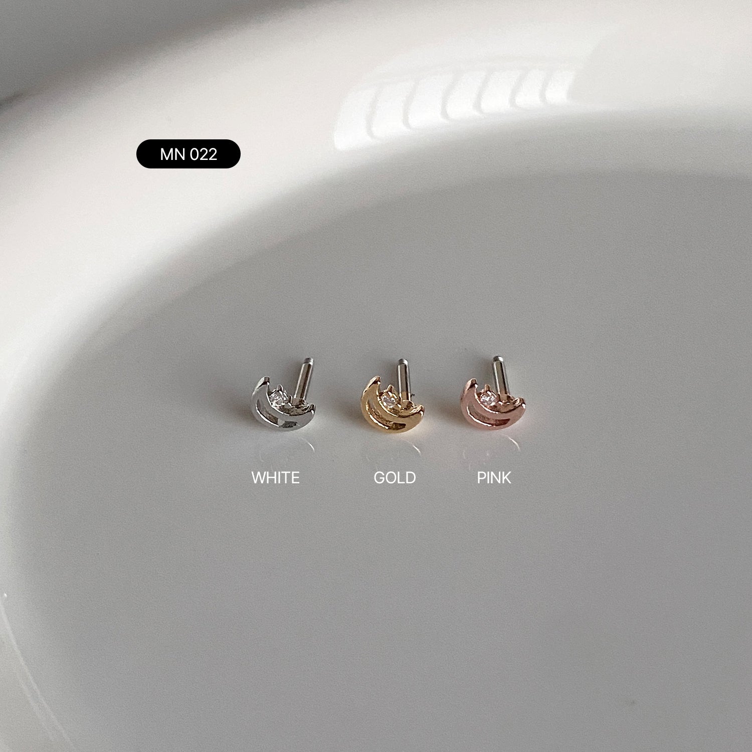 MN 022 キュービックムーンピアス