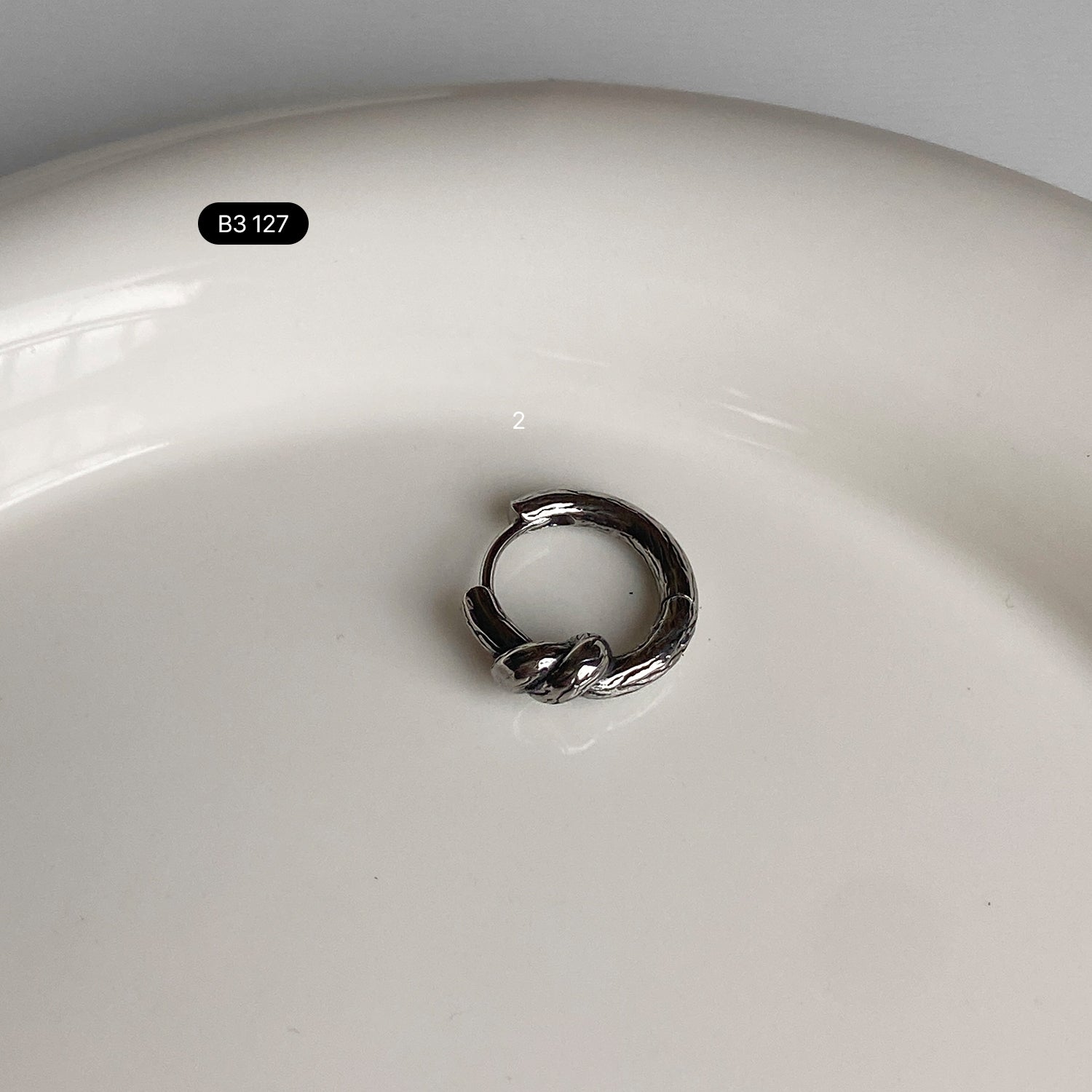 B3 127 サージカルエンティックノットリングピアス