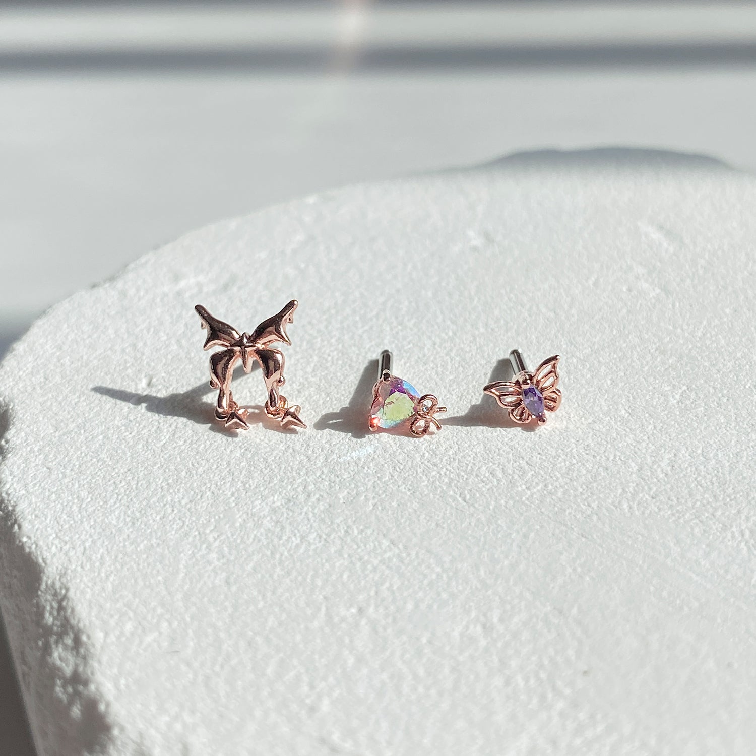 SET-063 オーロラドロップリボンハートナビキュービックピアスセット