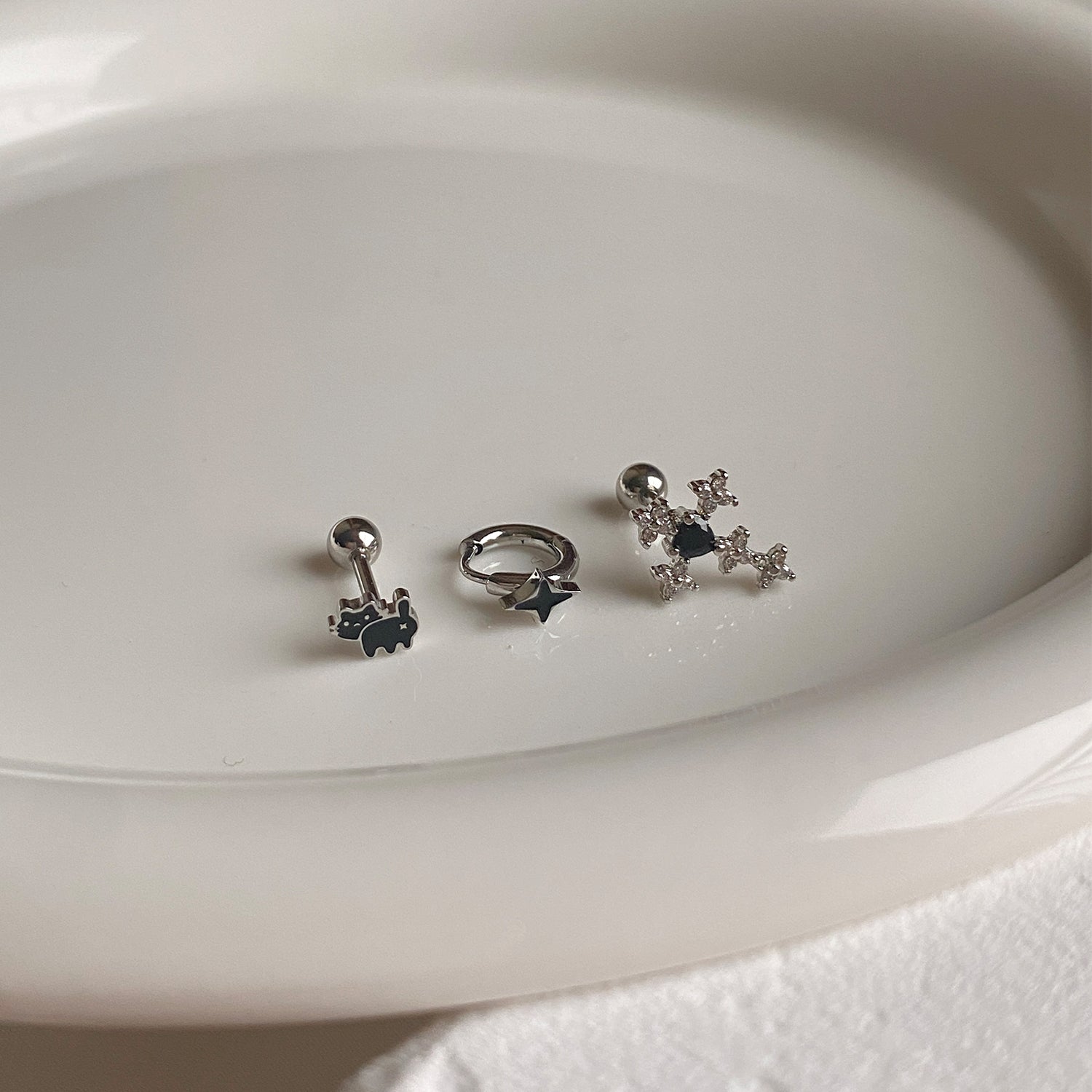 SET-006 キュービック猫クロスピアスセット