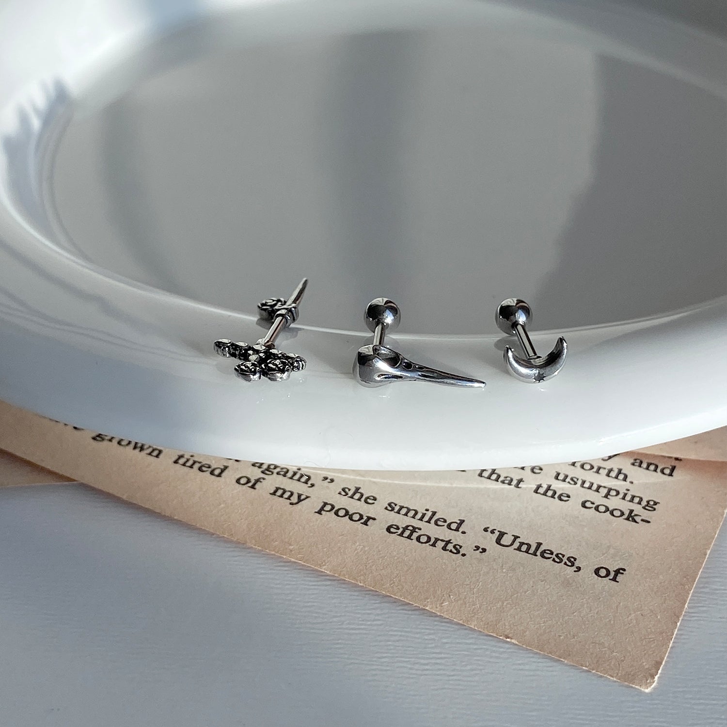 SET-084 エンティックムーンズ牙ピアスセット