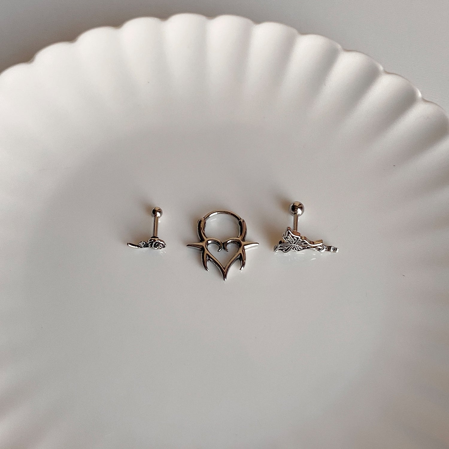 SET-090 蝶ドロップクロスエンティックローズピアス