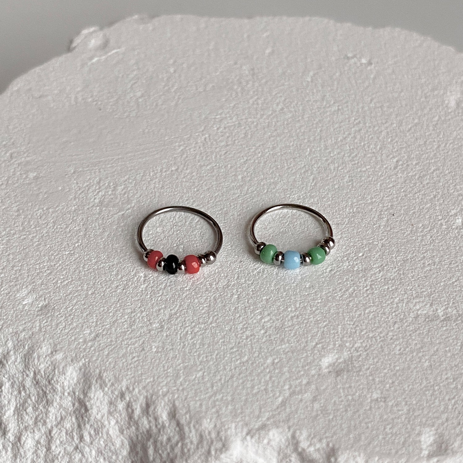 A9 192 カラーアクリルミニリングピアス