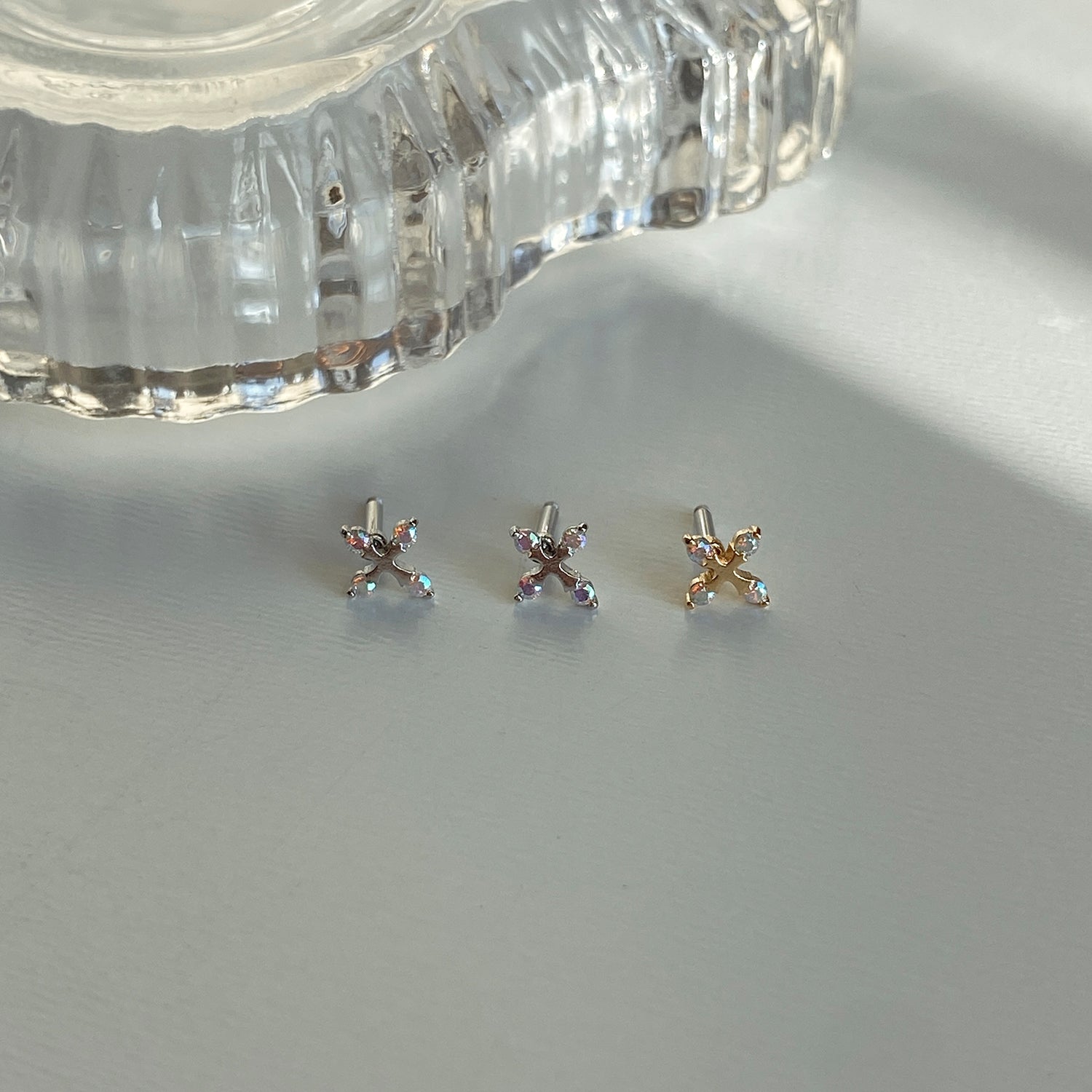 A5 294 シャイニーオーロラクロスキュービックピアス