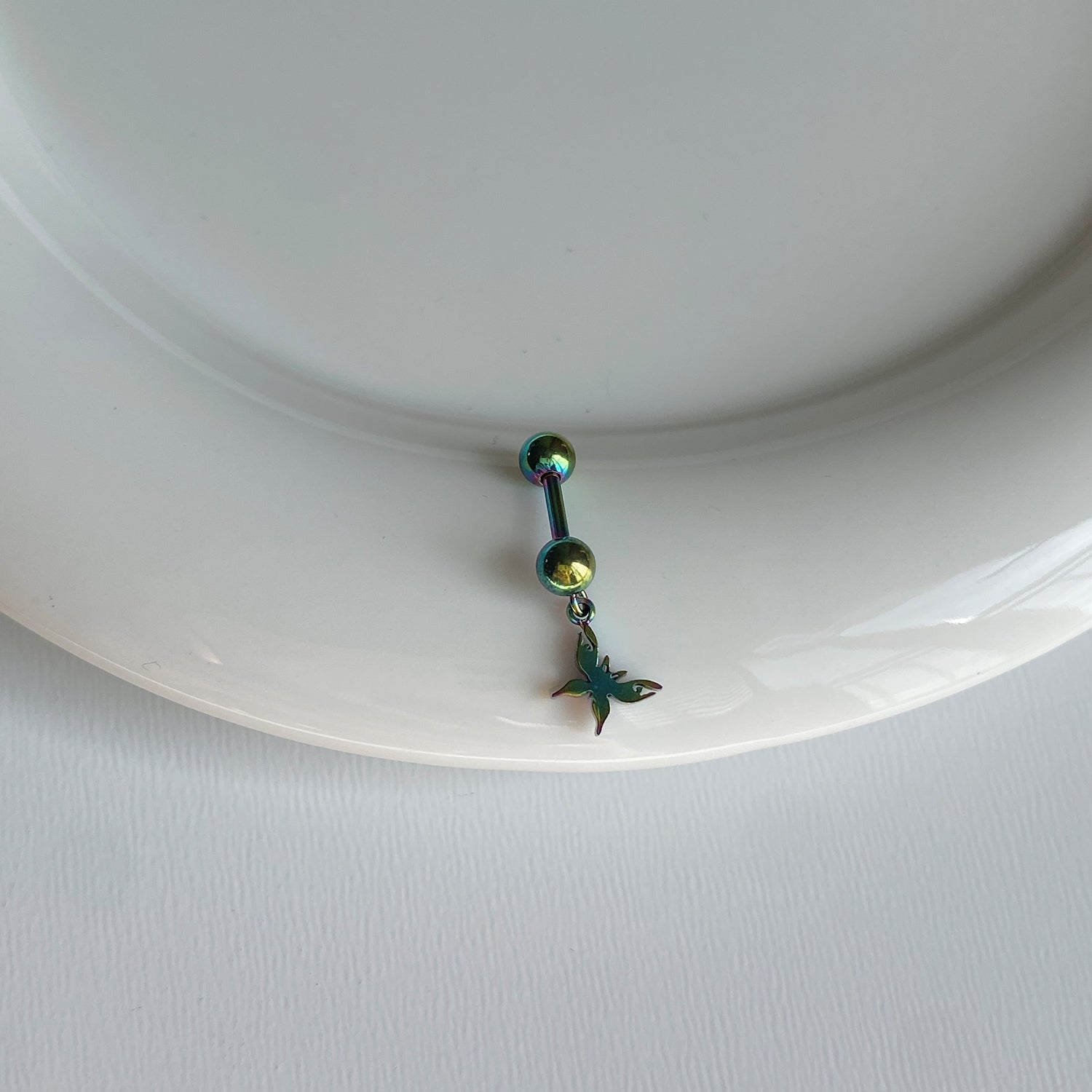 A9 226 虹ドロップ蝶ピアス