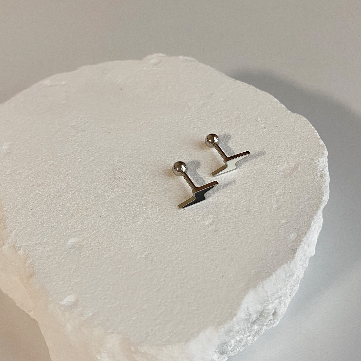 B3 103 サージカルエポック雷ファッションピアス