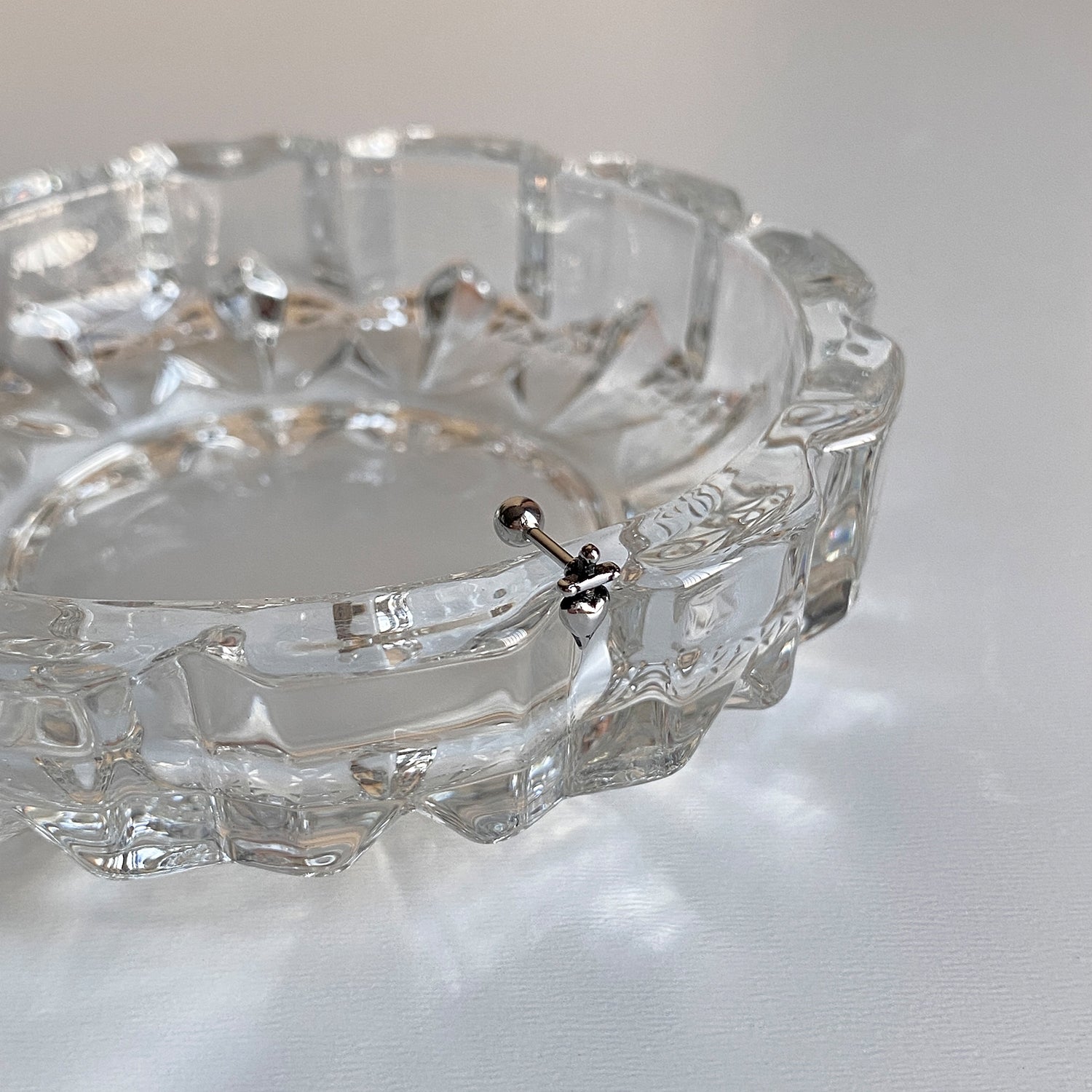 A2 226 クロスハートガンピアス