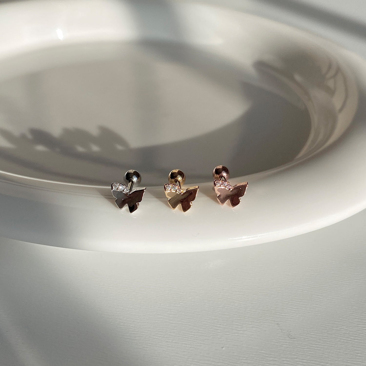 A5 295 ポイントキュービック蝶ピアス