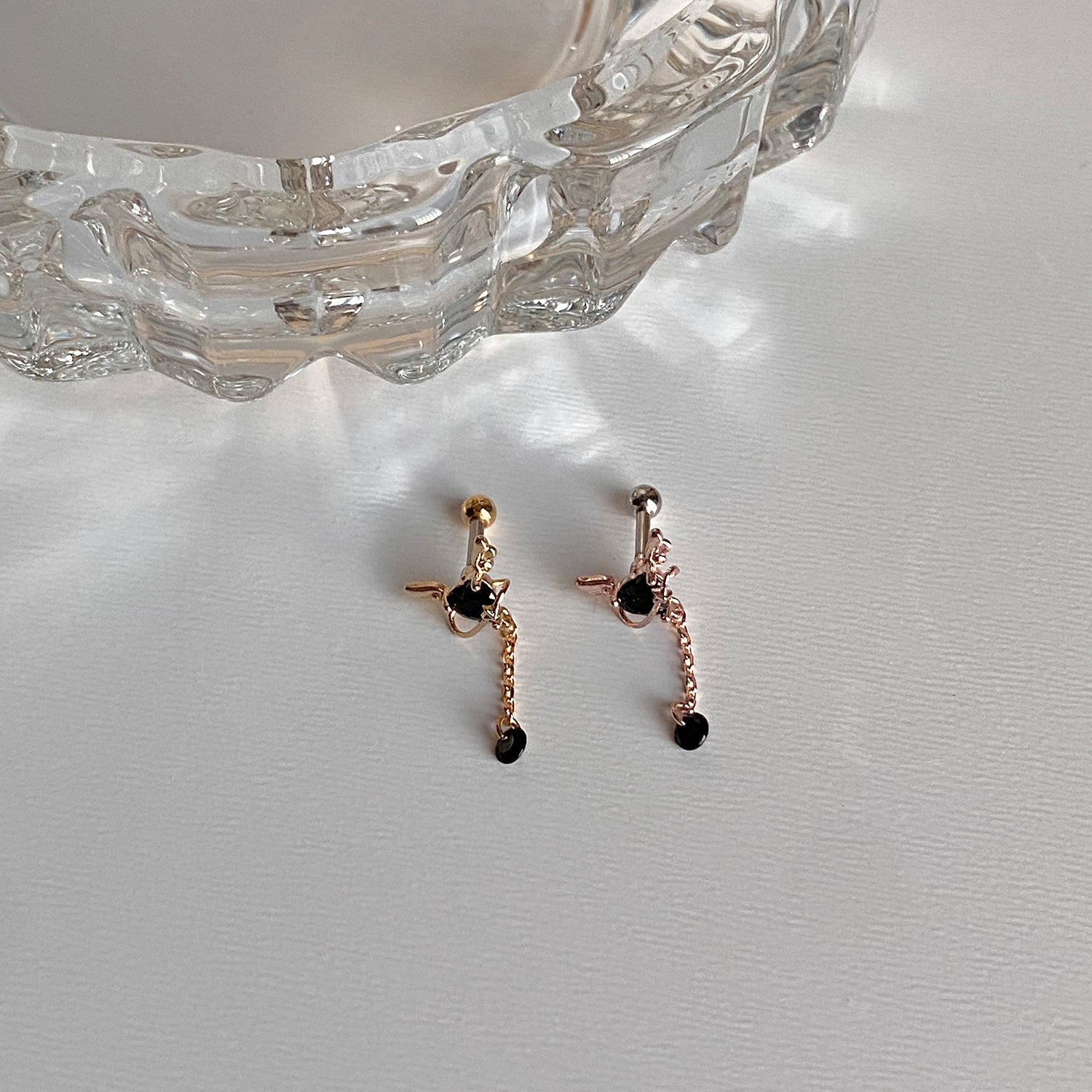 A10 077 ブラックストーンドロップキュービックピアス