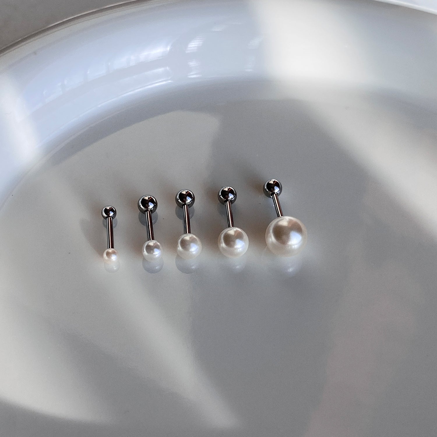 MN 100 基本アイテムアクリル真珠ピアス