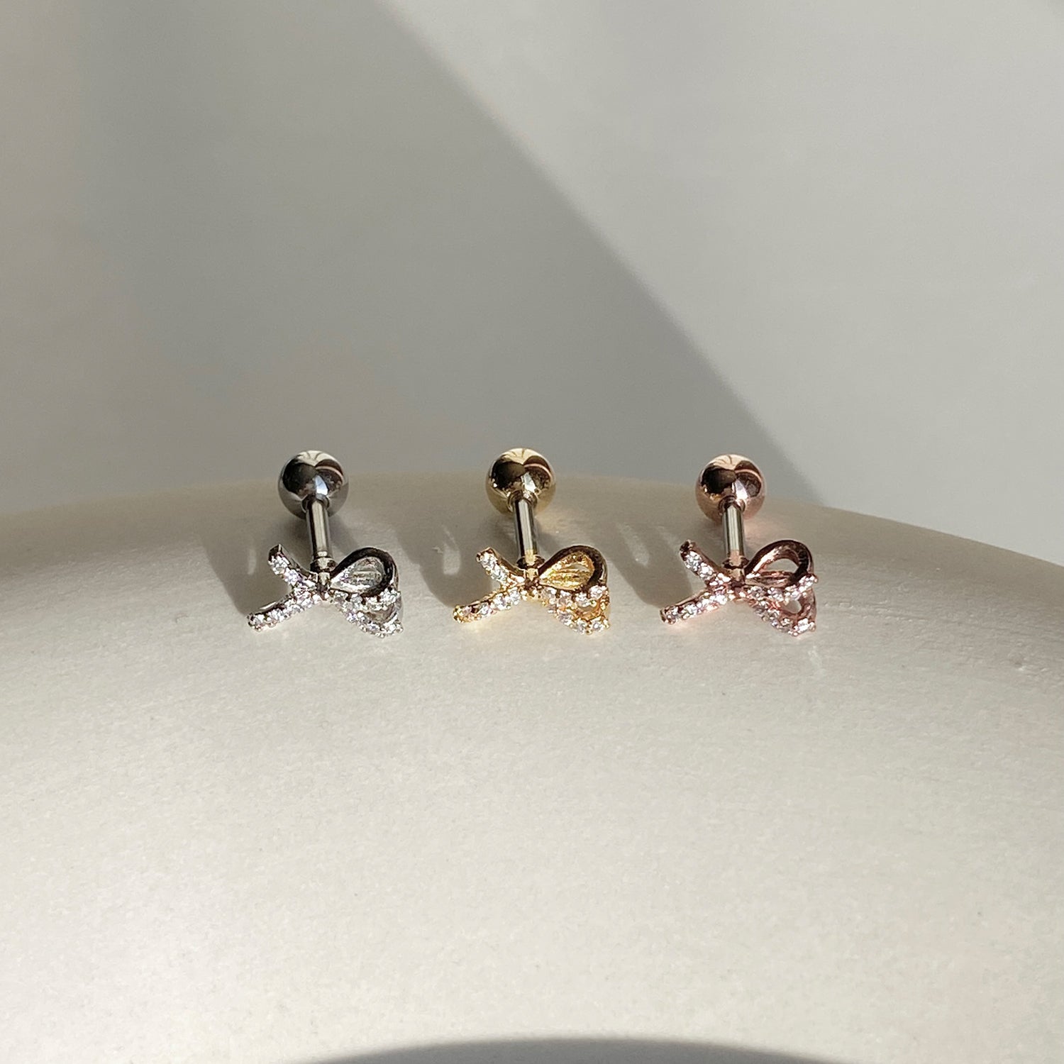 A8 292 キュービックかわいいリボンピアス