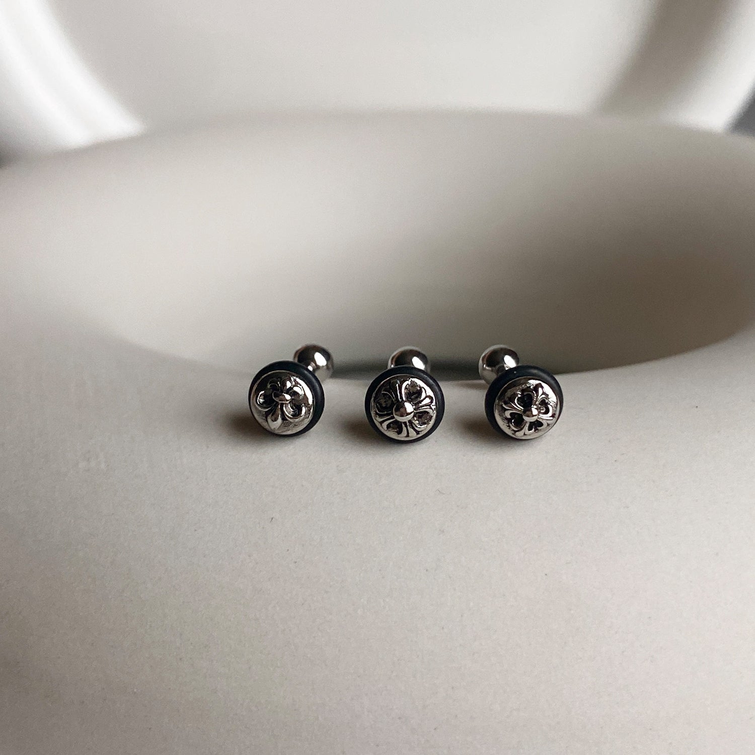 A2 247 アンティーククロムスタイルピアス