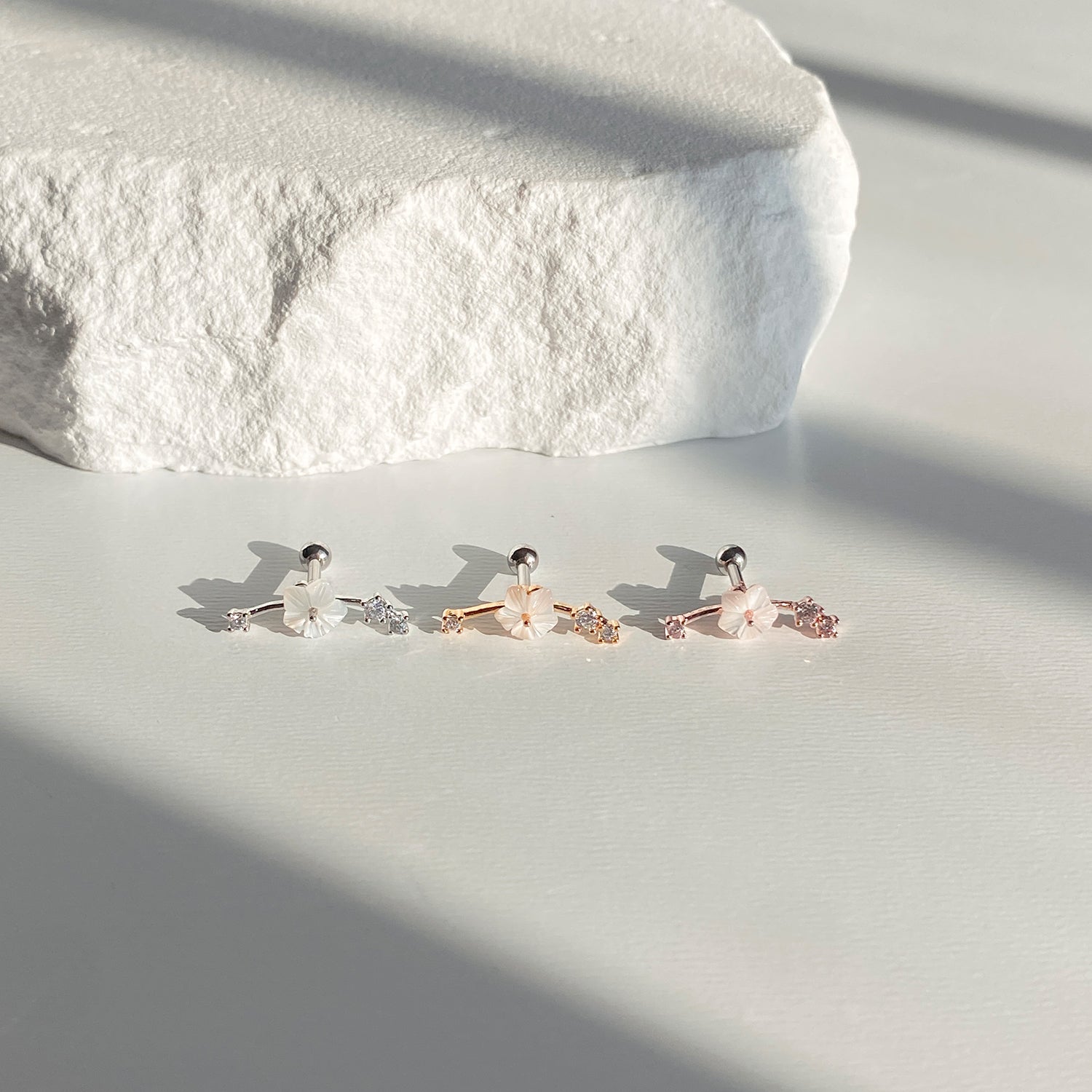 A10 034 キュービック自己開花ラインピアス