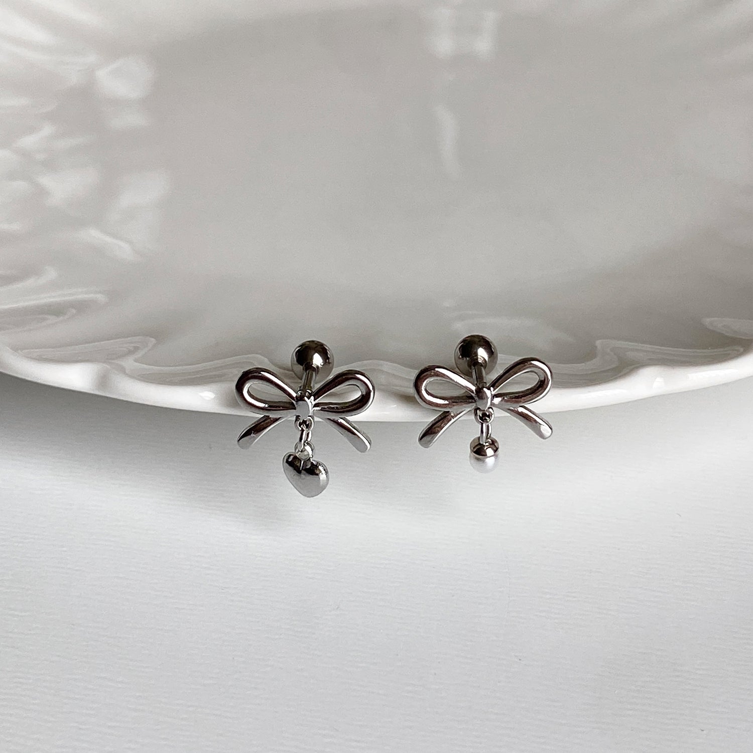 B3 039 ビッグサイズリボンドロップピアス