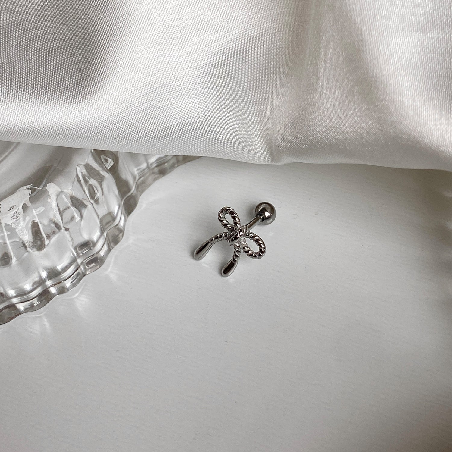 A9 195 サージカルエンティックキンクリボンピアス