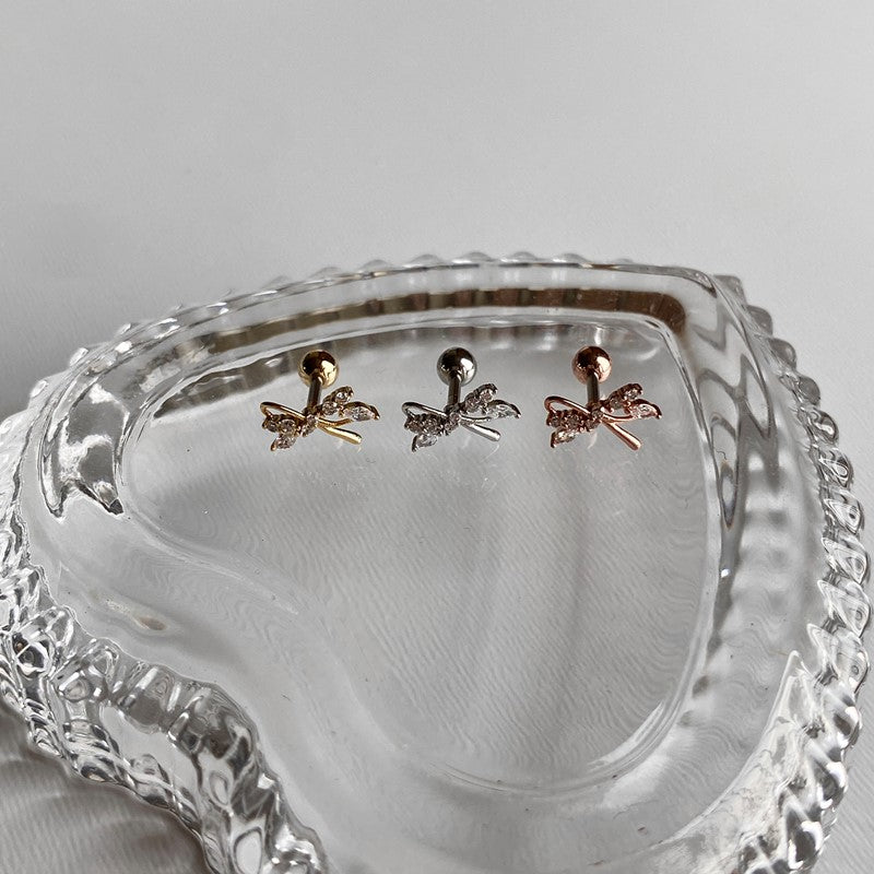 A8 300 ラインキュービックリボンピアス