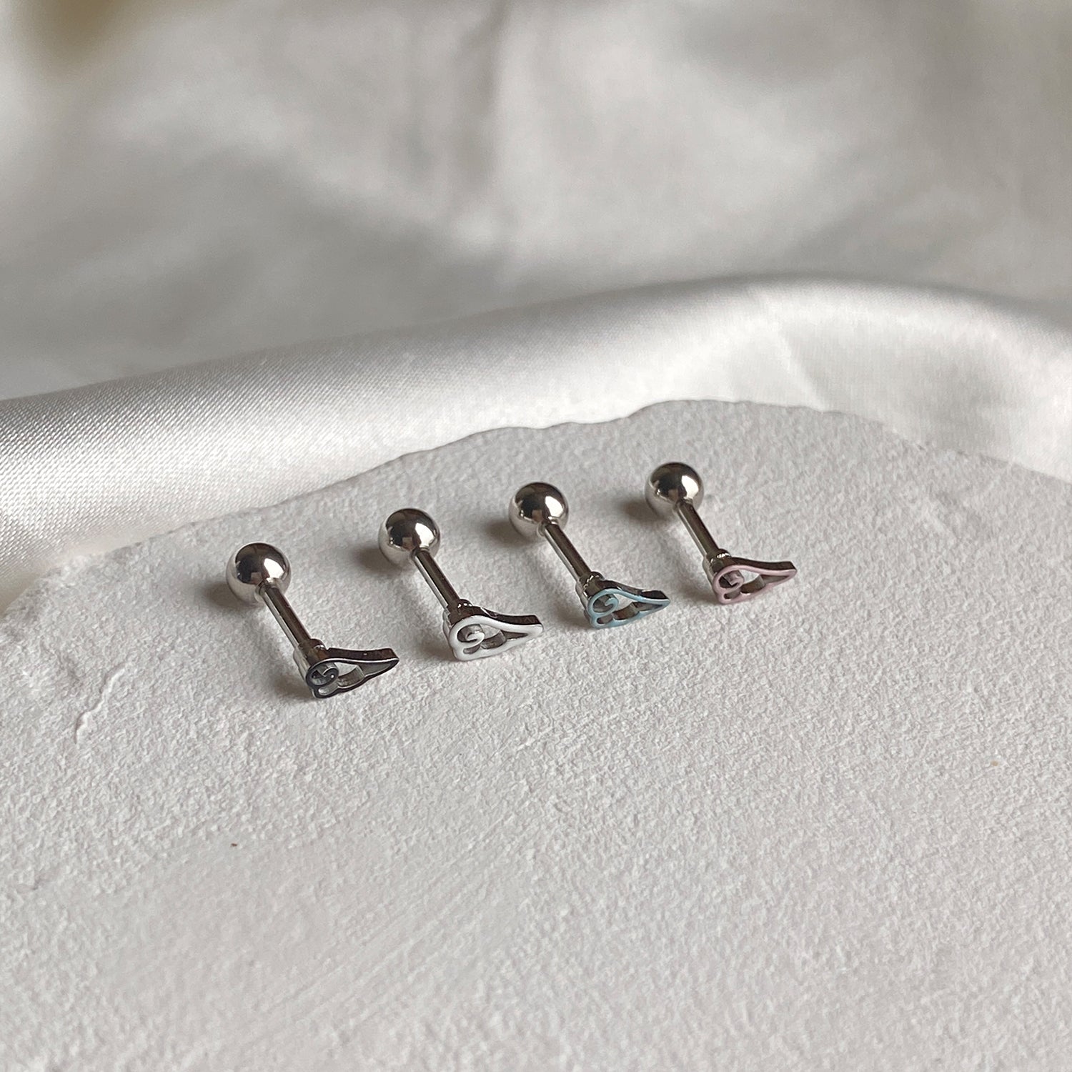 B3 119 ラインエンジェルハートピアス