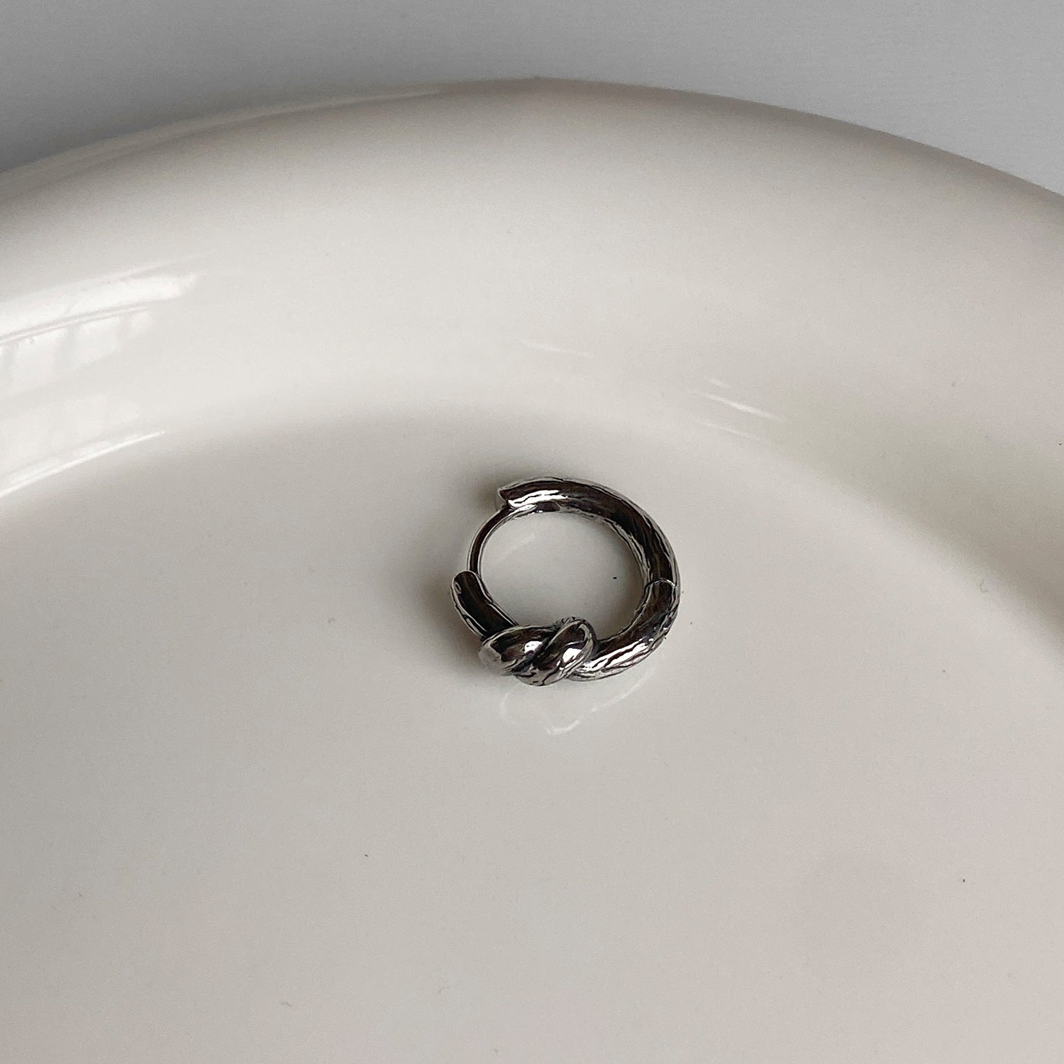 B3 127 サージカルエンティックノットリングピアス