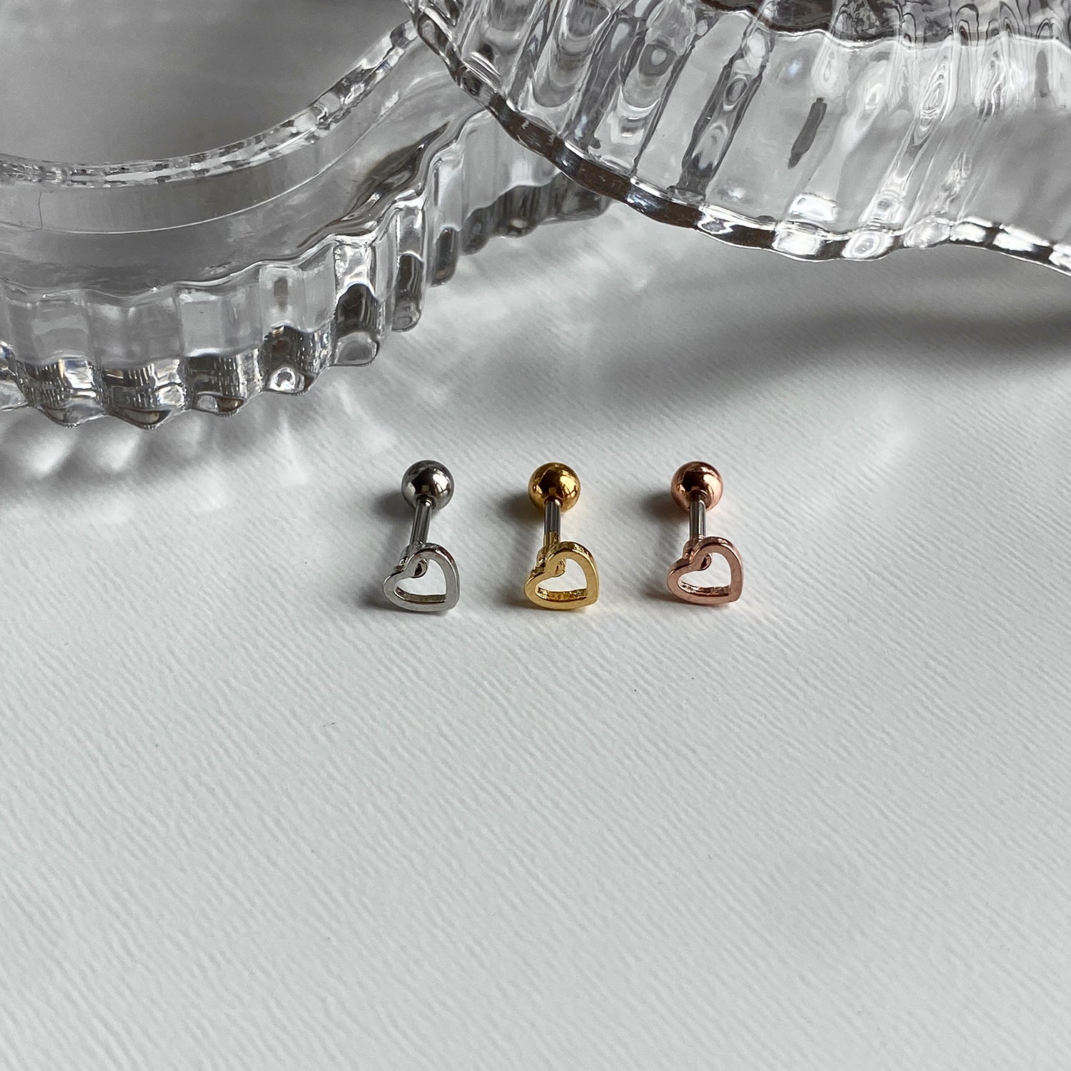 MN 115 シンプルホワイトハートピアス