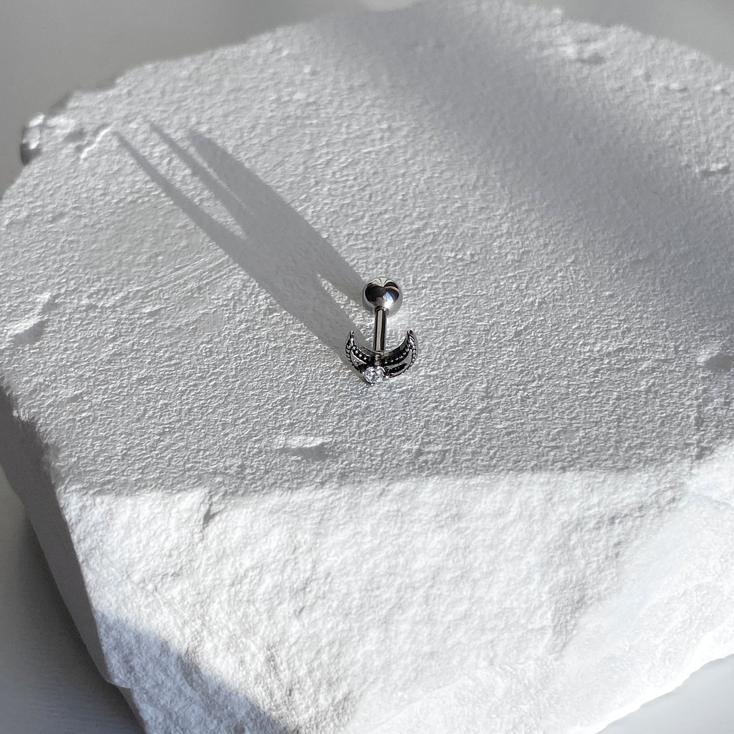 YES 061 ムーンストーンポイントピアス