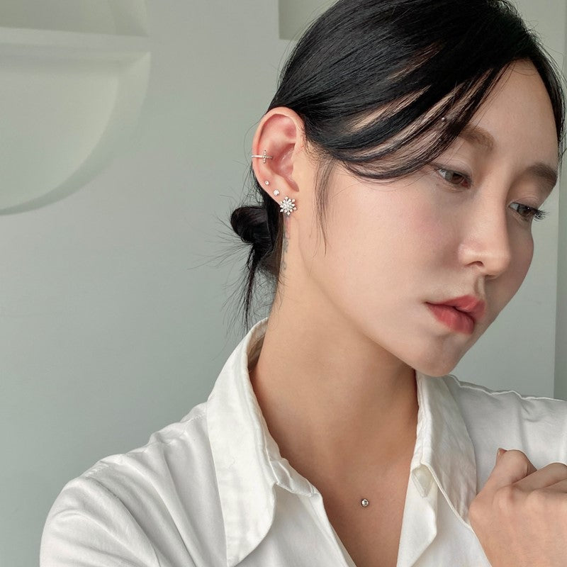 スノー ストーン ピアス (스노우 스톤 피어싱)