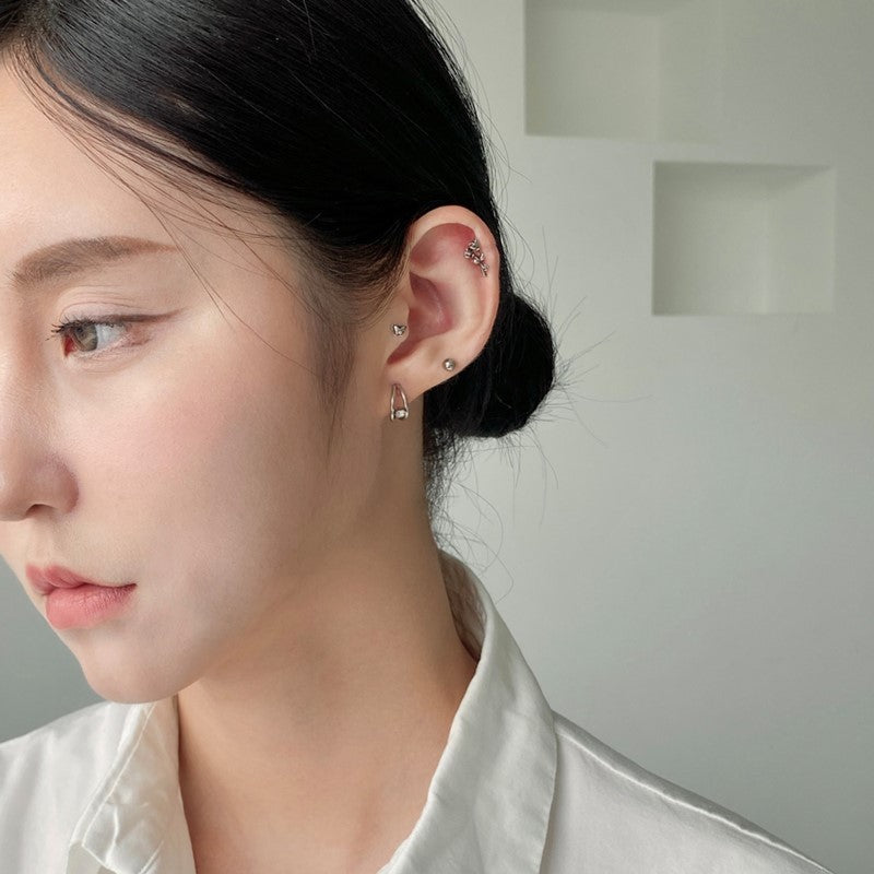 アンティーク ウノドストレス ピアス (엔틱 우노도스뜨레스 피어싱)