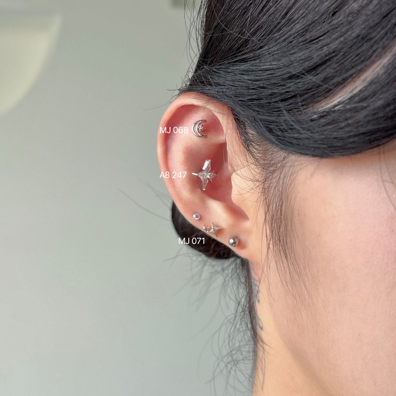 A8 247 四角い星ピアス