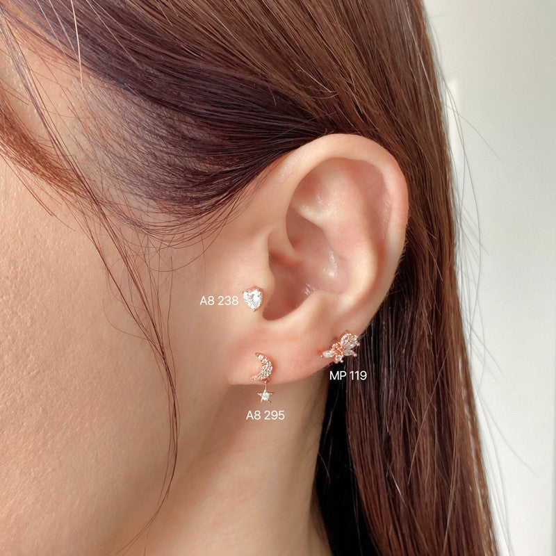 A8 238 ミドルキュービックハートピアス