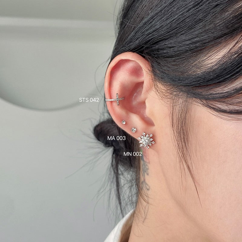 スノー ストーン ピアス (스노우 스톤 피어싱)