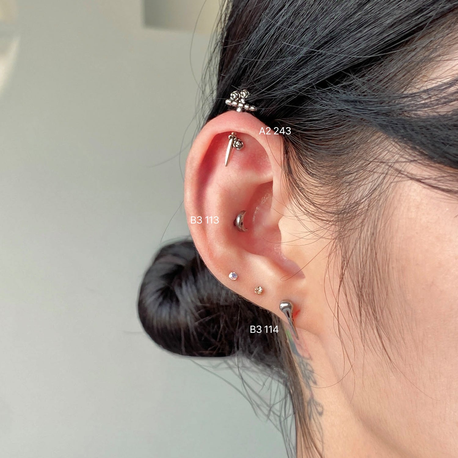 B3 114 エンティックサブリーピアス