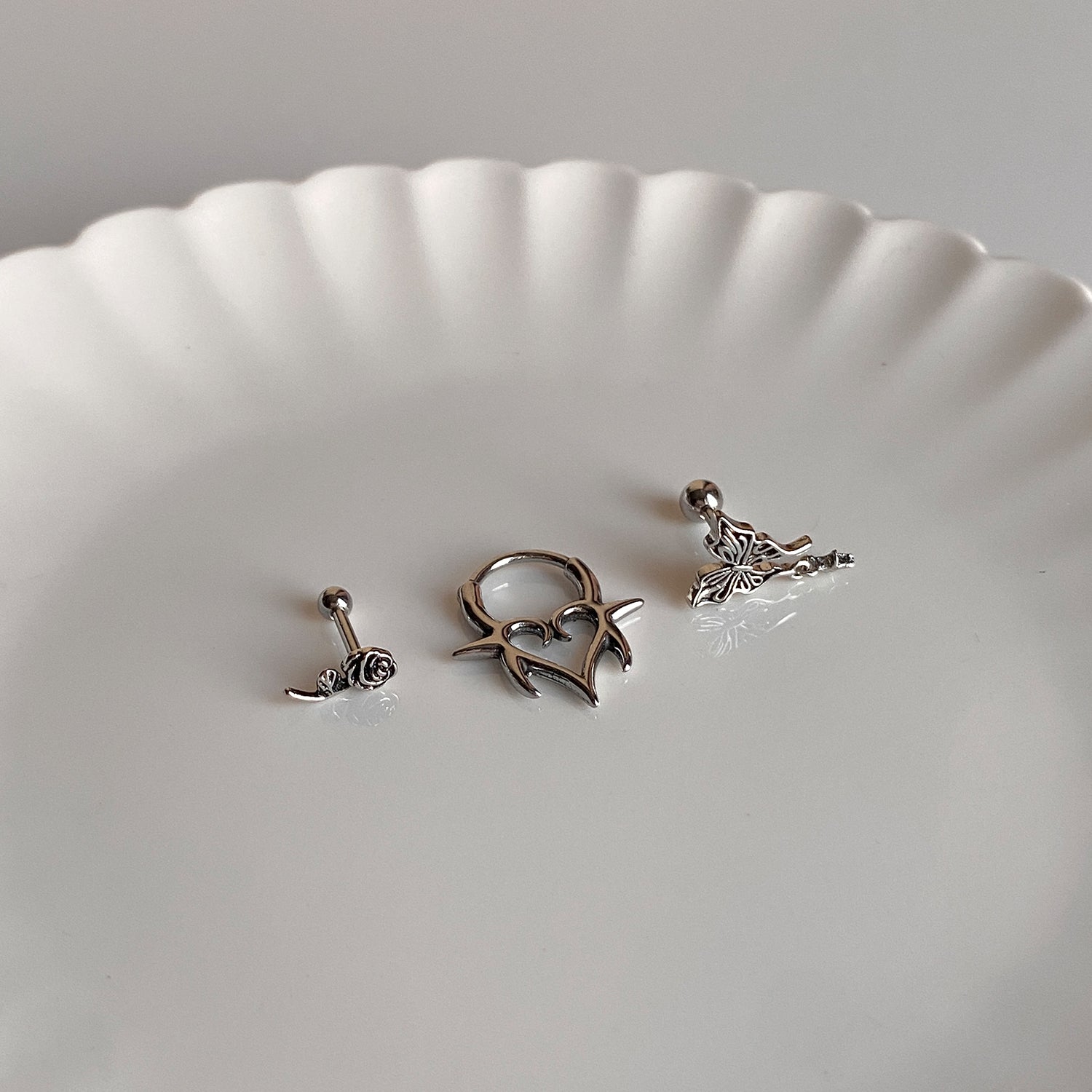 SET-090 蝶ドロップクロスエンティックローズピアス