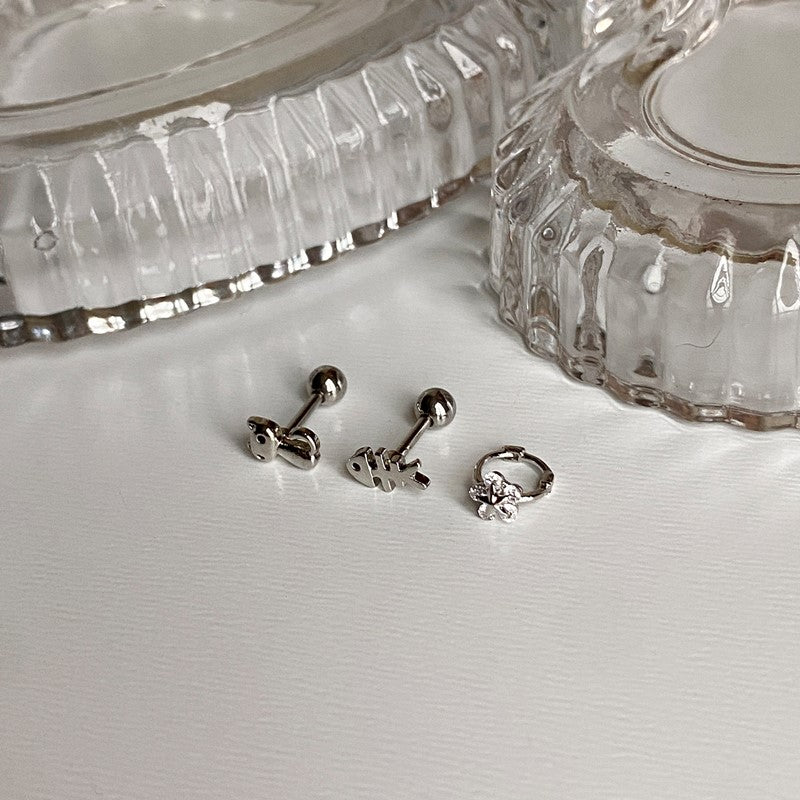 フィッシュボーン スチール ピアス (피쉬본 스틸 피어싱)