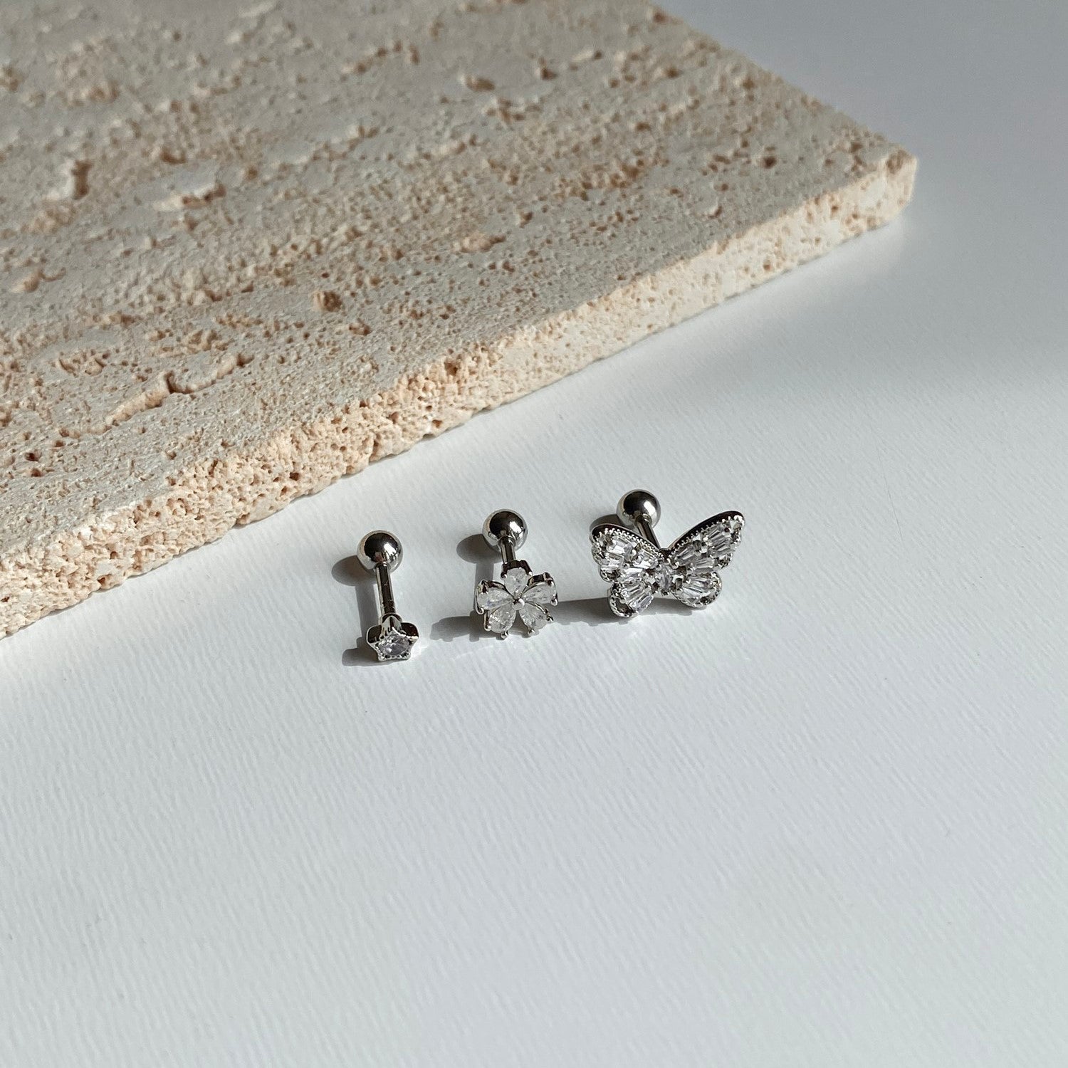 ウォータードロップ ミニフラワー ピアス (워터드랍 미니플라워 피어싱)