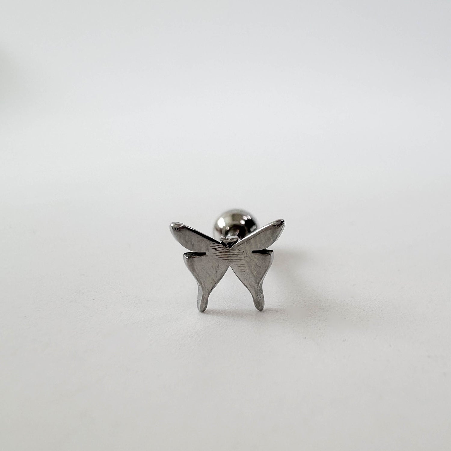 theminis 蝶 サージカルステンレス ピアス 金属アレルギー対応 b3 068