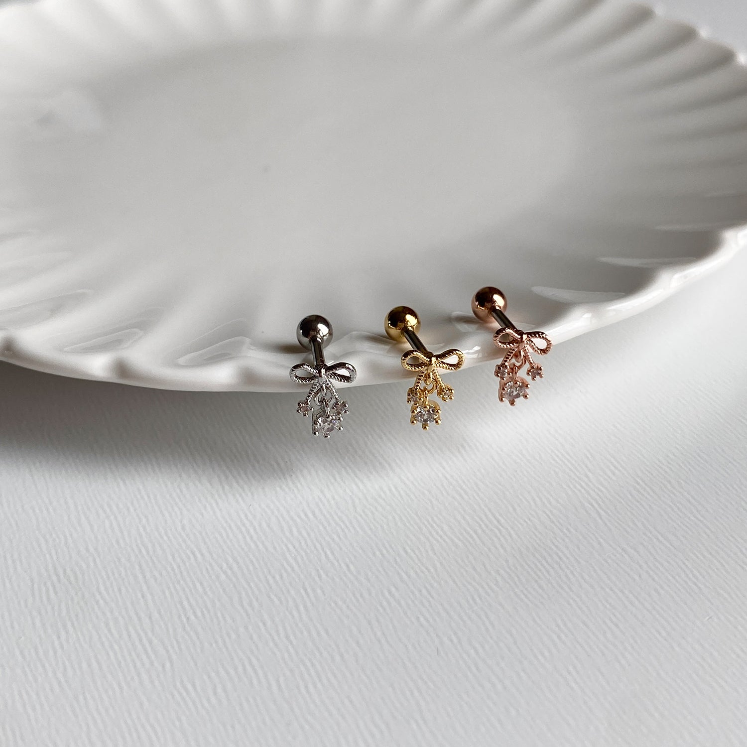 theminis ドロップ リボン 真鍮 キュービックジルコニア ピアス 軟骨ピアス a8 283