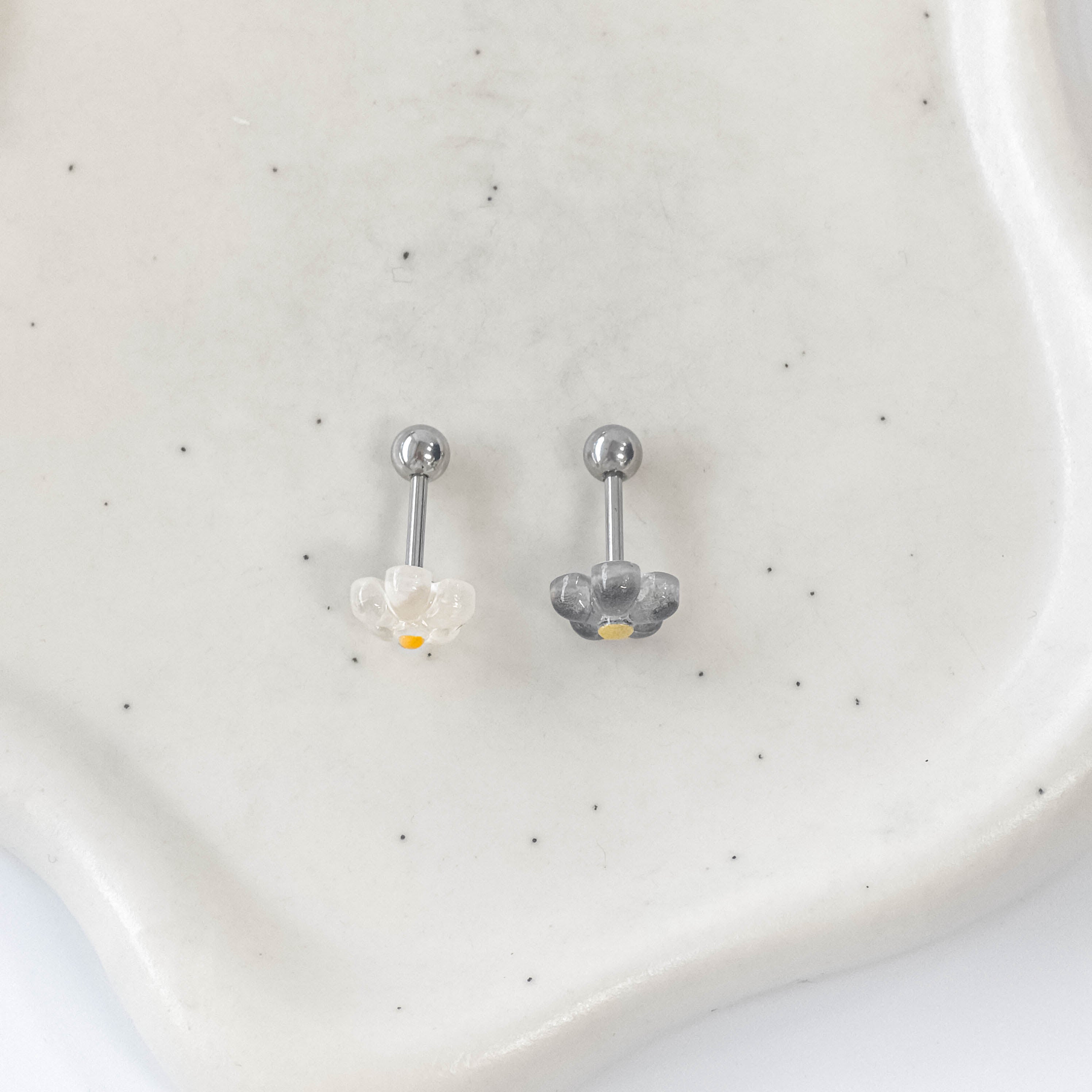 theminisサージカルアクリル花ボディピアスMK 068-3