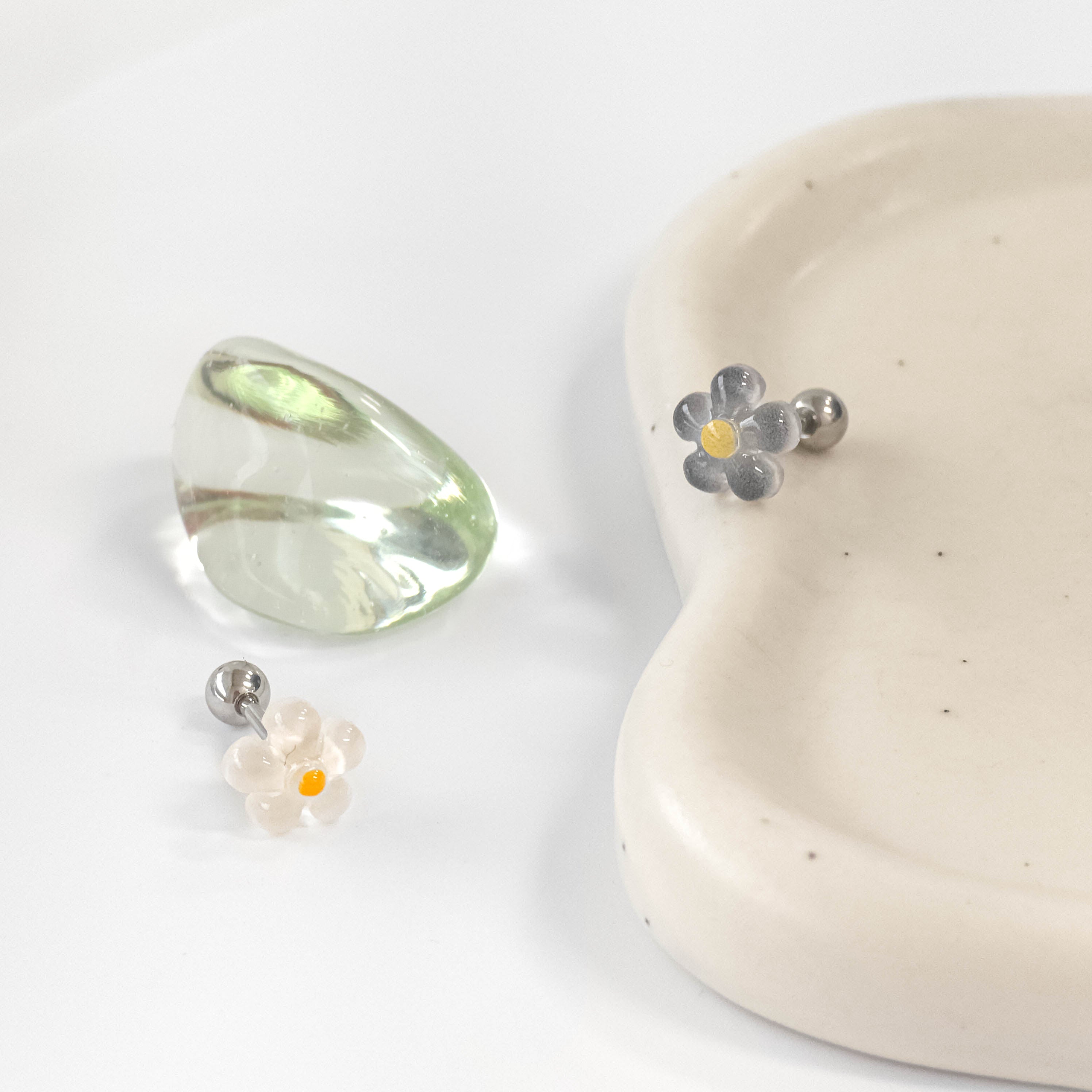 theminisサージカルアクリル花ボディピアスMK 068-3
