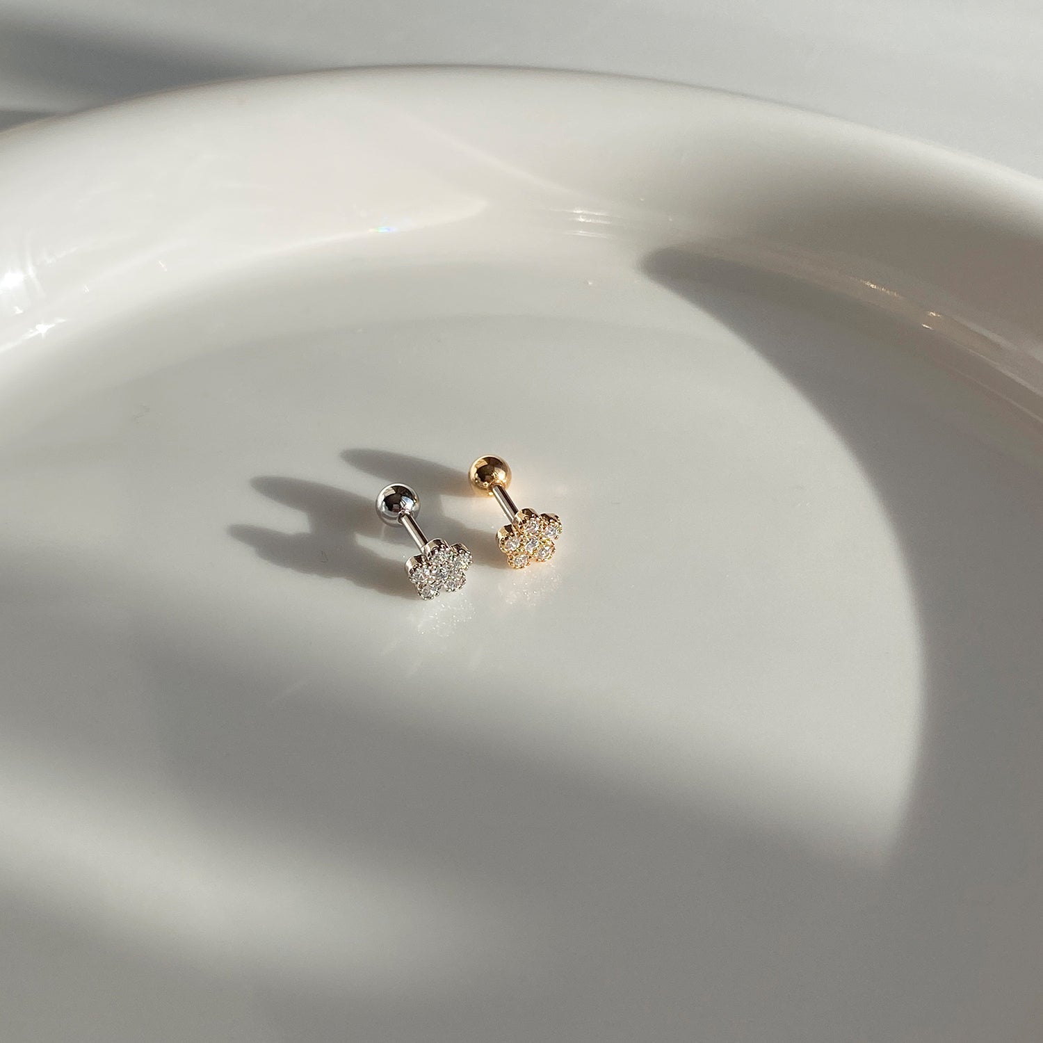 theminis ミニ フラワー 真鍮 キュービックジルコニア ピアス 軟骨ピアス mn 071