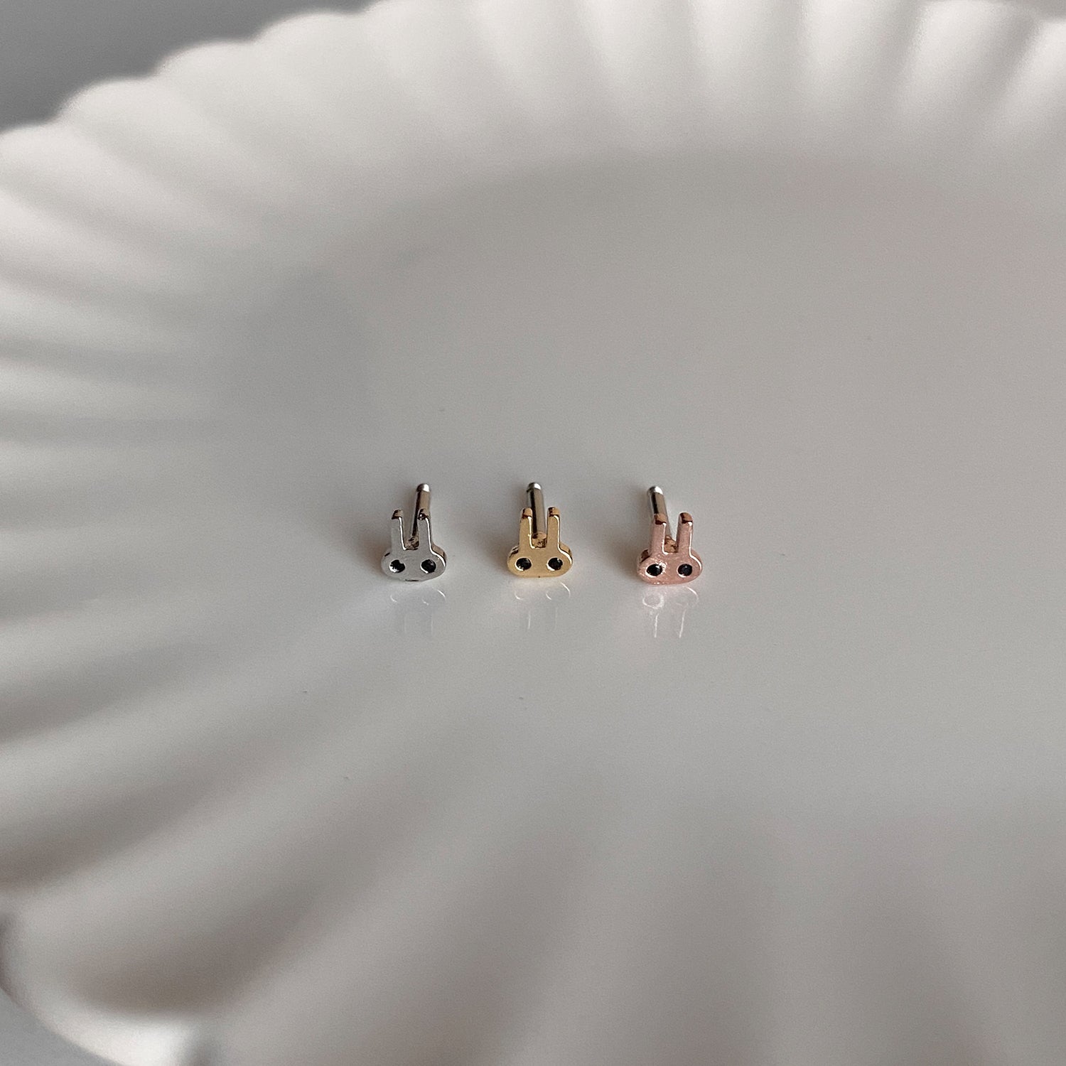 theminis ミニ ウサギ 真鍮 ピアス 軟骨ピアス mn 144