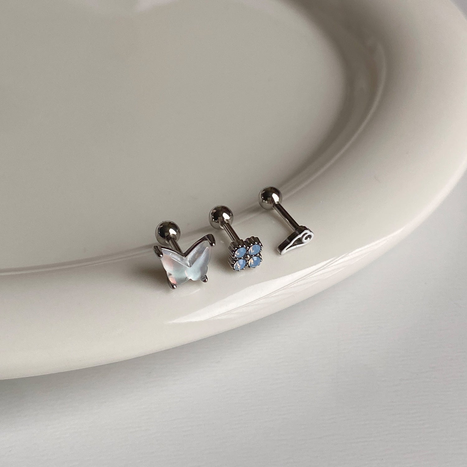 【e.m】イー•エム ハート&キュービックジルコニアピアス 片耳用×2点セット SET-014 ラインエンジェルハートブルーキュービックピアスセット [2pcs]