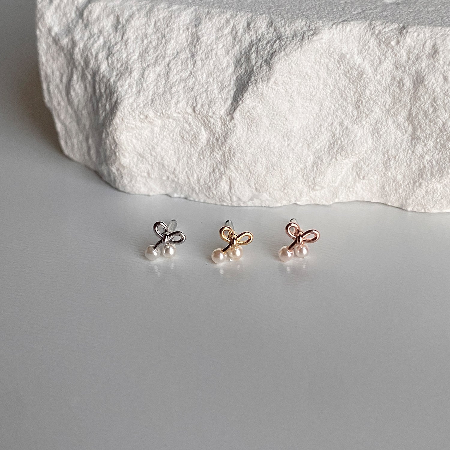 theminis リボン 真鍮 キュービックジルコニア ピアス ボディピアス a5 246