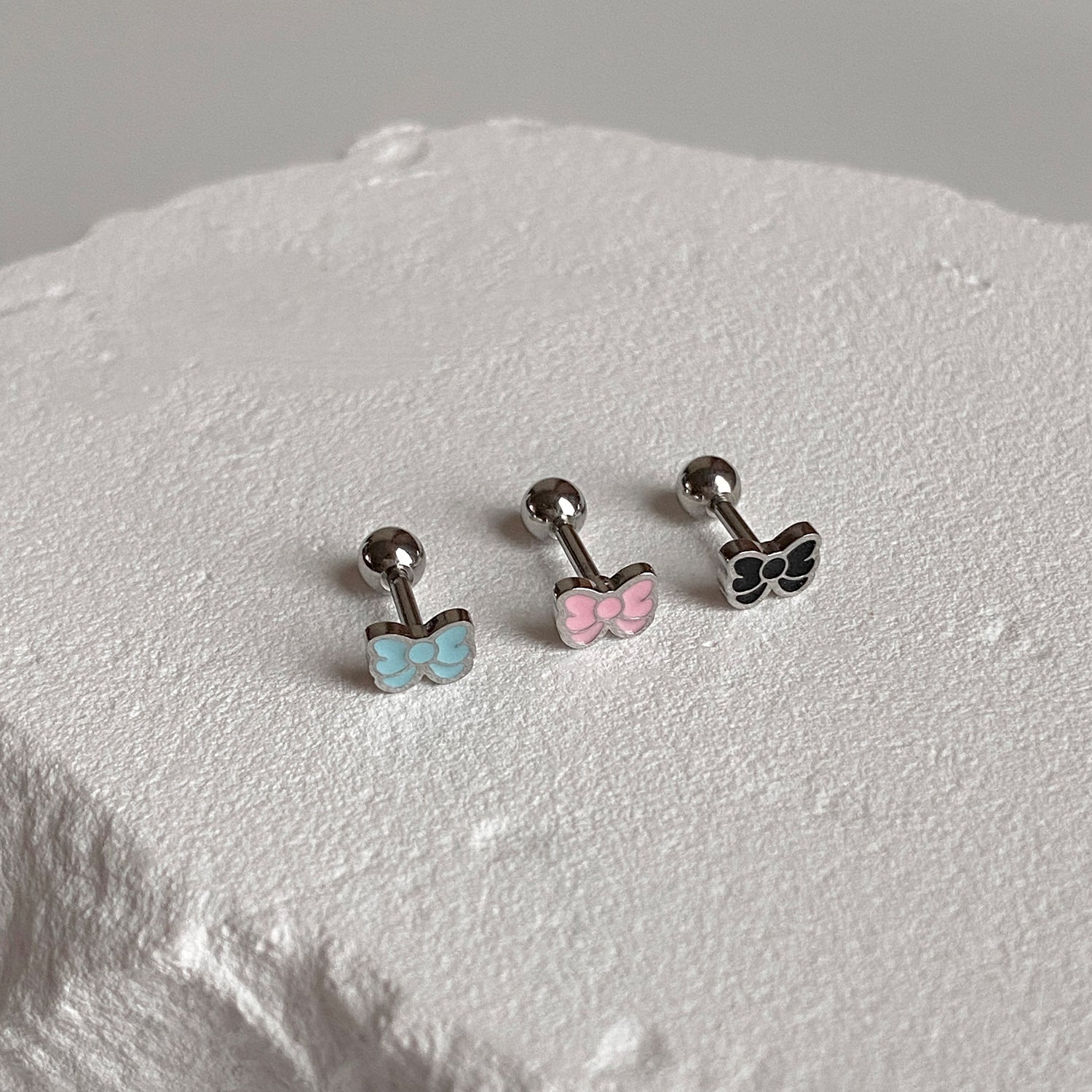 theminis リボン エポキシ サージカルステンレスピアス 軟骨ピアス b3 023