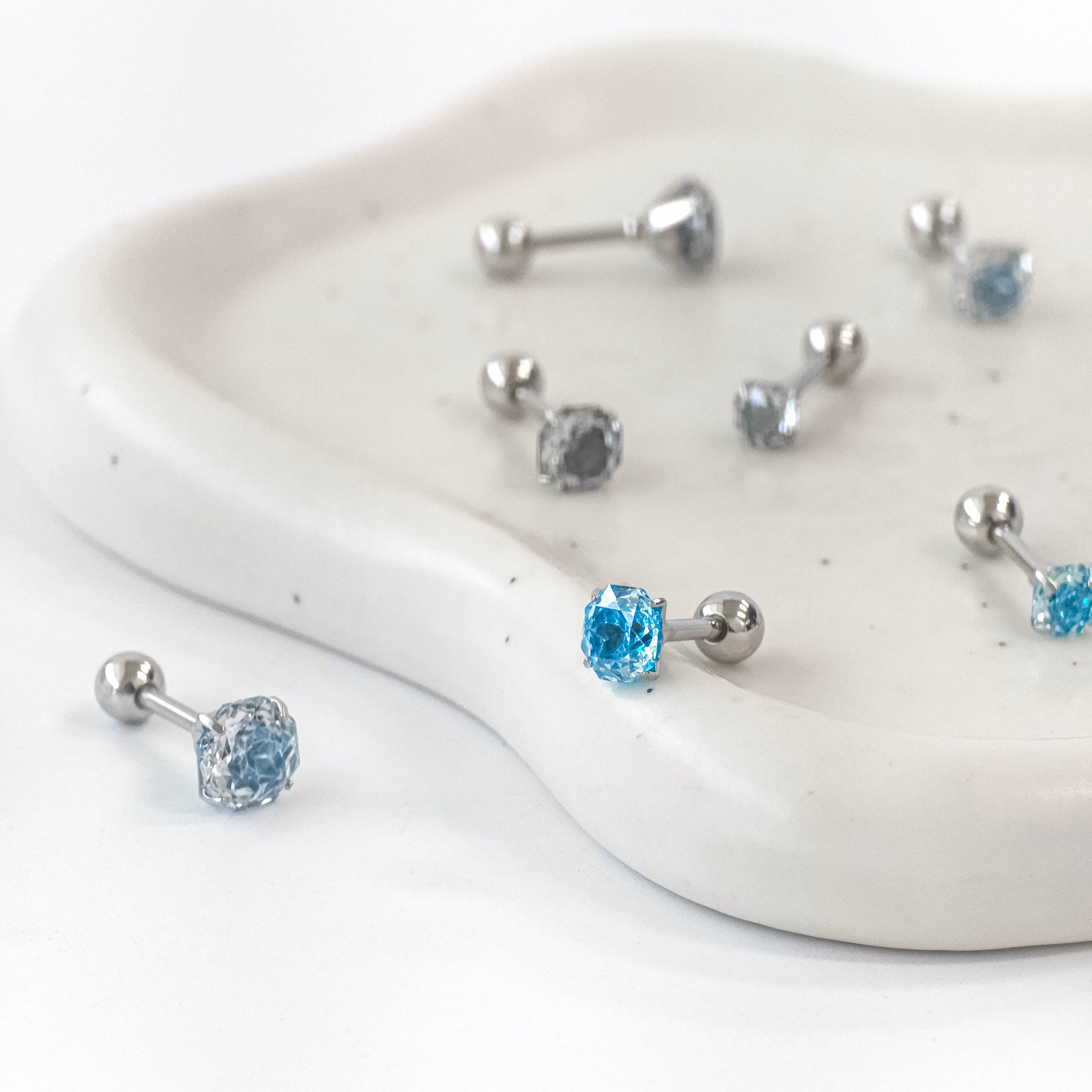MA 006 [4mm]ツインカラーキュービックピアス